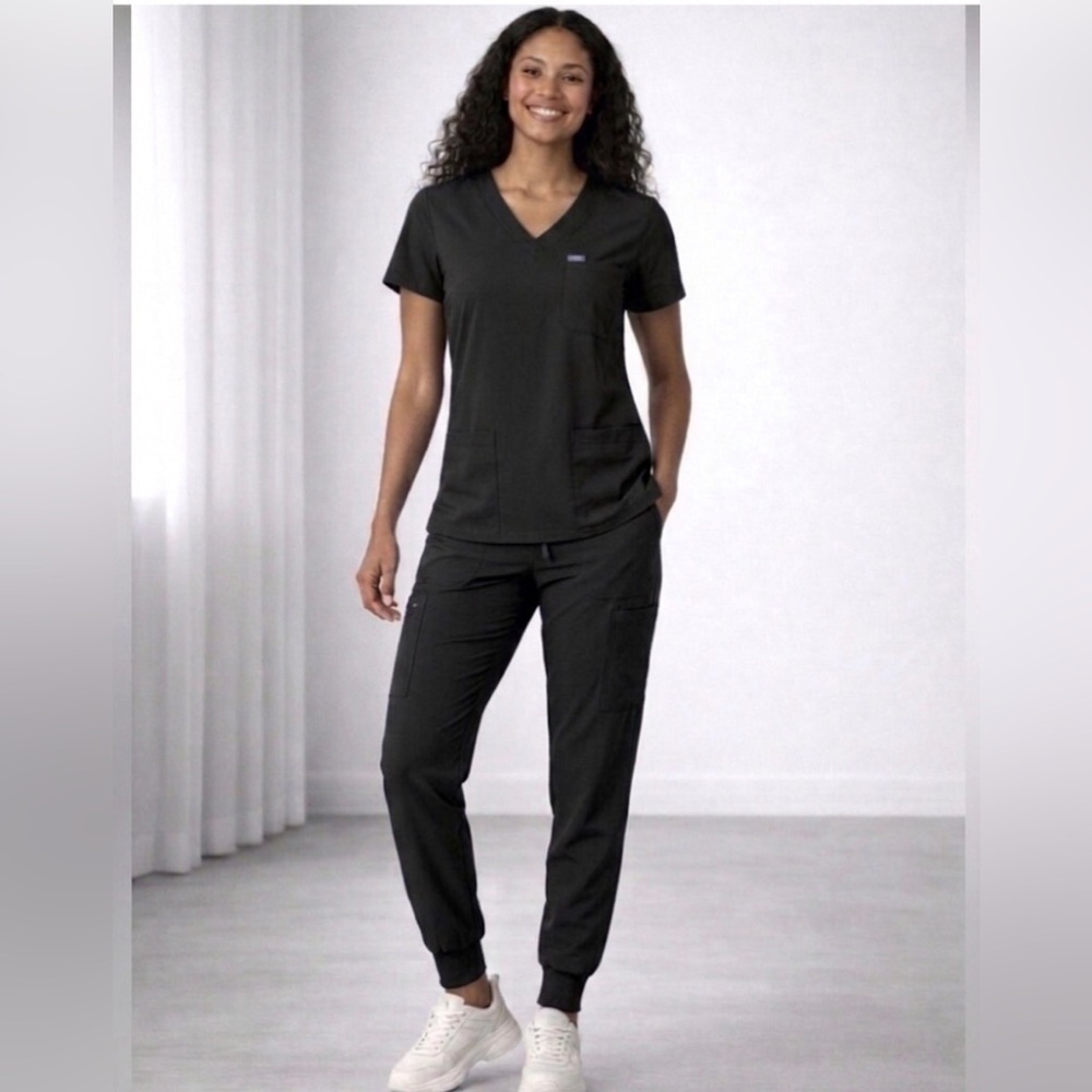 Figs Black Scrub 3 Pocket Top & Jogger Set - Picture 2 of 2